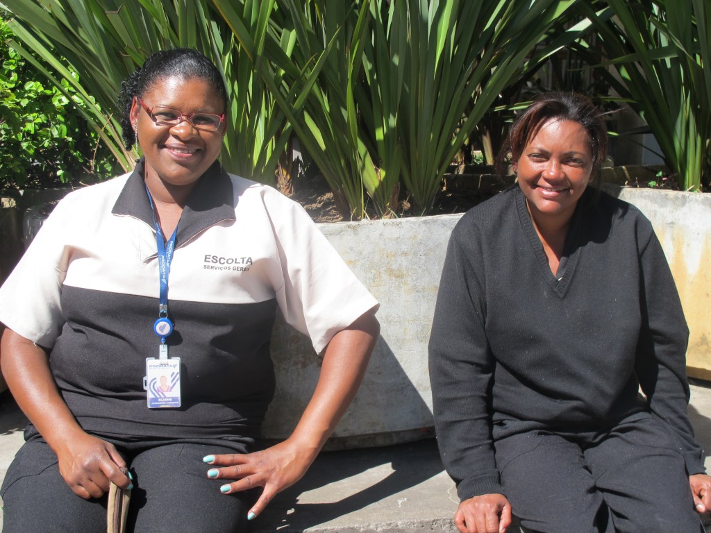 As auxiliares de limpeza Eliane (esq.) e Nilma