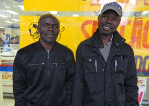 Os nigerianos Nureni e Samuel