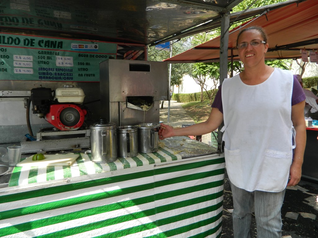 Viviana: Eu posso estar triste com o que for porque aconteceu alguma coisa na minha casa, mas eu nunca deixo transparecer isso na minha feira.