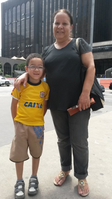 “Eu tomo conta dele desde os seis meses, mas sou voluntária”, explicou Bernardeth