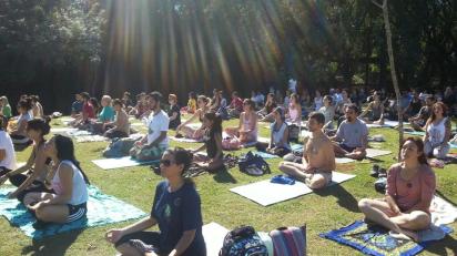 Aulas são cada vez mais cheias (Foto: Divulgação/Yoga ao Ar Livre)