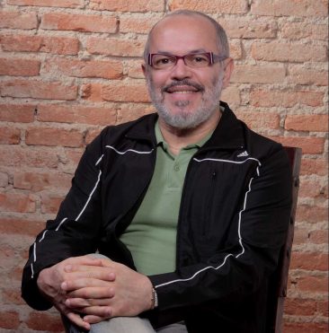 'Gente que eu não gosto eu esqueço, esqueço o nome, esqueço a cara, esqueço tudo', diz Fernando Neves (foto: Divulgação/Os Fofos Encenam)